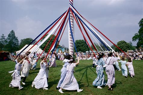 How to Perform the Pagan Maypole Dance: Step-by-Step Guide
